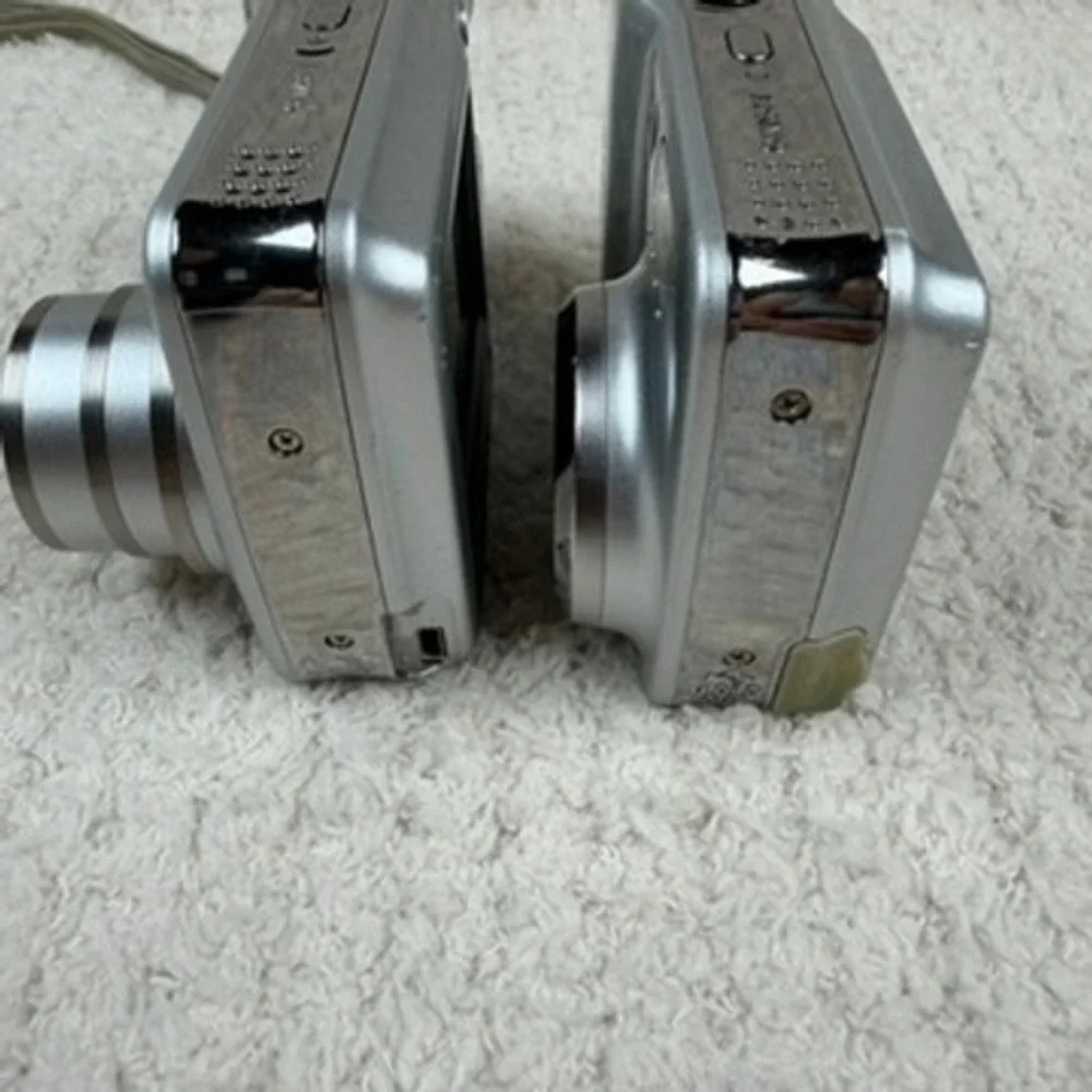 Nikon Coolpix L3 & L4 Digital Camera Bundle Silver Point and Shoot PARTS/REPAIR‎